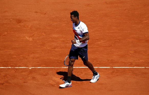 epa09240906 Gael Monfils of France reacts during his first round match against Albert Ramos Vinolas of Spain at the French Open tennis tournament at Roland Garros in Paris, France, 01 June 2021. EPA/Y ...