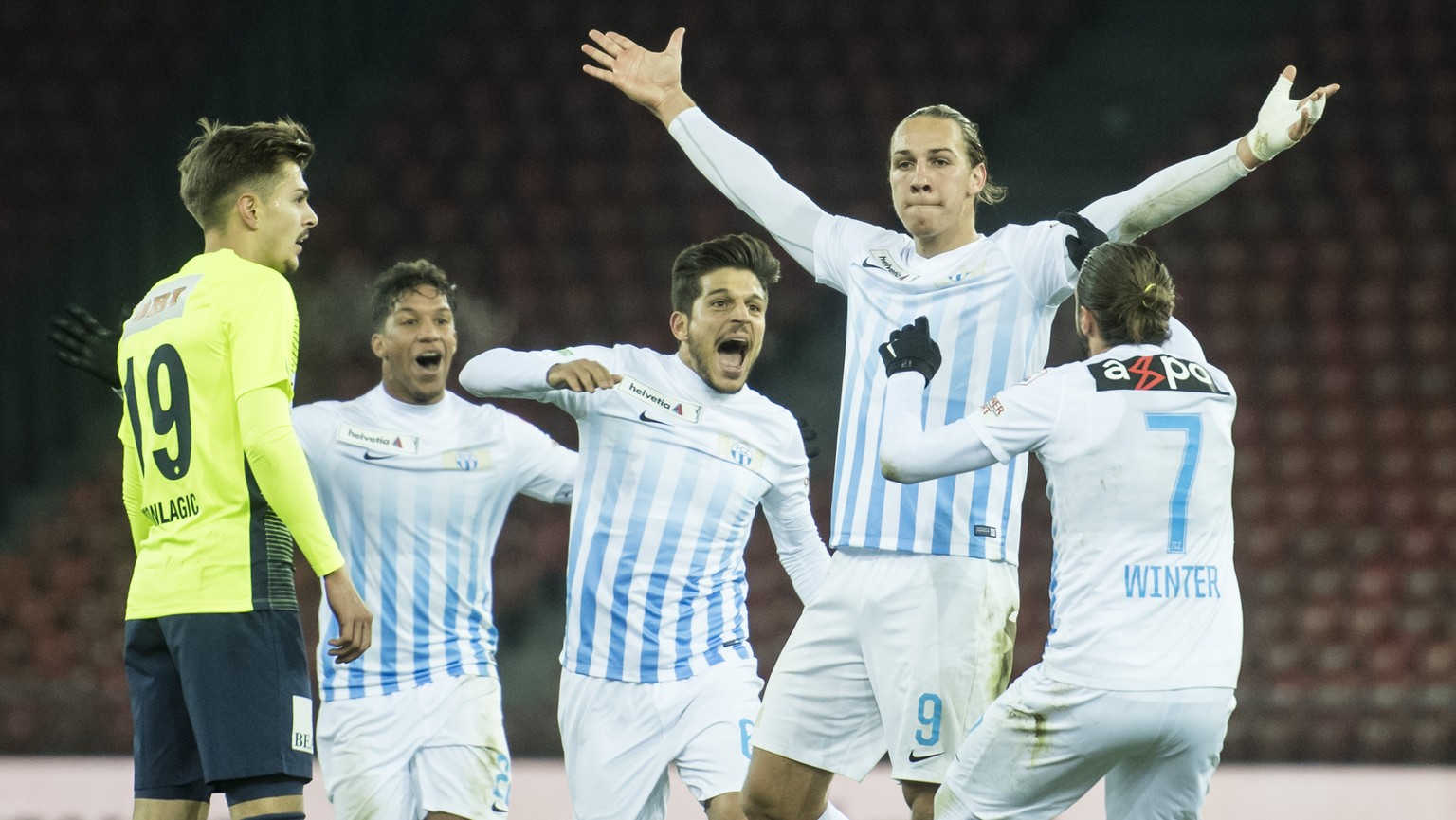 Zuerichs Michael Frey jubelt nach seinem 3:2 Tor beim 1/4-Final Cup Spiel zwischen dem FC Zuerich und dem FC Thun im Letzigrund, am Mittwoch, 29. November 2017 in Zuerich. (KEYSTONE/Ennio Leanza)