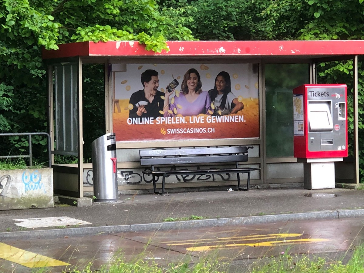 Werbung für ein Online-Casino in Bern.