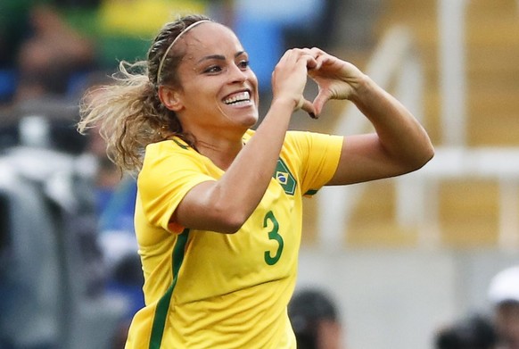 epa05453891 Monica of Brazil celebrates after scoring the 1-0 lead during the women&#039;s first round match between Brazil and China of the Rio 2016 Olympic Games Soccer tournament at the Olympic Sta ...