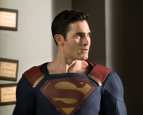 BATWOMAN, Tyler Hoechlin in Crisis on Infinite Earths: Part Two , Season 1, Episode 109, aired December 9, 2019, ph: Dean Buscher / The CW / Courtesy of Everett Collection MANDATORY CREDIT NO ARCHIVE NO...
