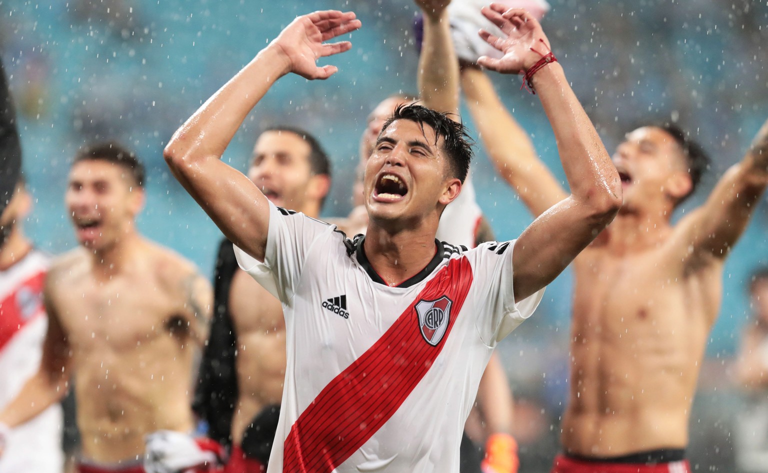 epa07132272 River Plate Gonzalo Martinez celebrates the victory in the second leg of the Copa Libertadores semifinal between Gremio of Brazil and River Plate of Argentina at Arena del Gremio in Porto  ...