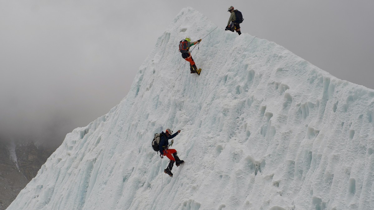 Rekord am Mount Everest: 269 Kletterer erreichen Gipfel an einem Tag