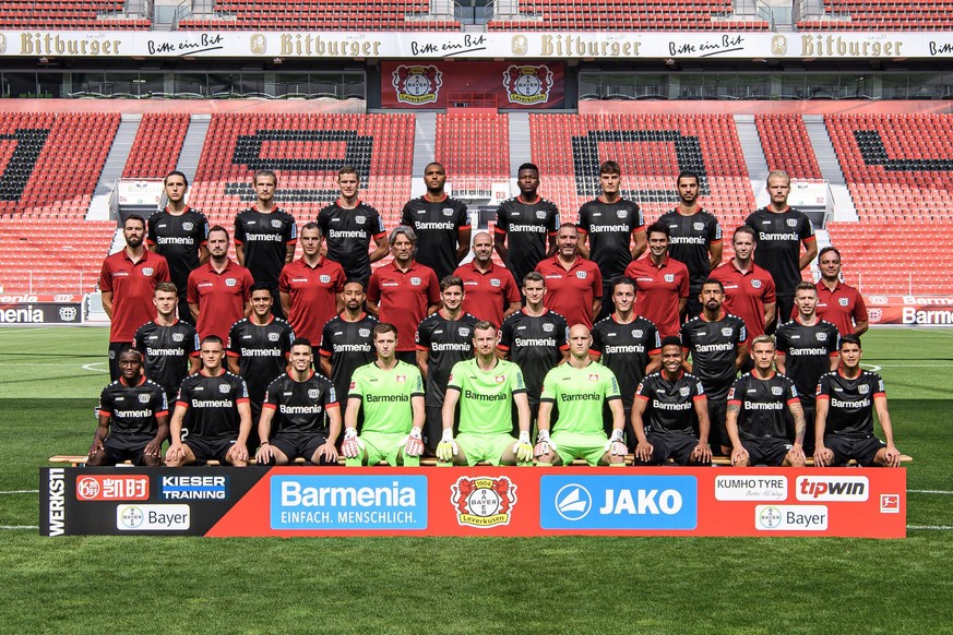 Bayer Leverkusen 1.BL, Portr�ttermin 2020/2021, Mannschaftsfoto Hintere Reihe, v.li.: Panagiotis Retsos, Tin Jedvaj, Sven Bender, Jonathan Tah, Edmond Tapsoba, Patrik Schick, Aleksandar Dragovic, Joel ...