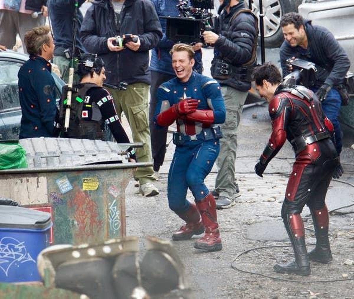 avengers behind the scenes
captain america ant-man hulk

https://www.buzzfeed.com/whitneyjefferson/behind-the-scenes-moments-of-the-avengers-series?d_id=2911986&amp;amp;ref=bffbbuzzfeedgeeky&amp;amp;u ...