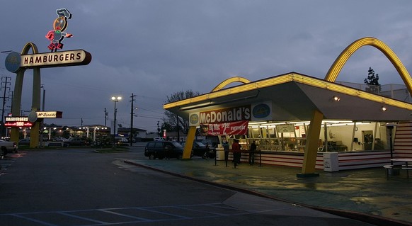 Das älteste sich noch im Betrieb befindende McDonald's-Restaurant öffnete als dritte Filiale 1953. Es steht in Downey, Kalifornien.