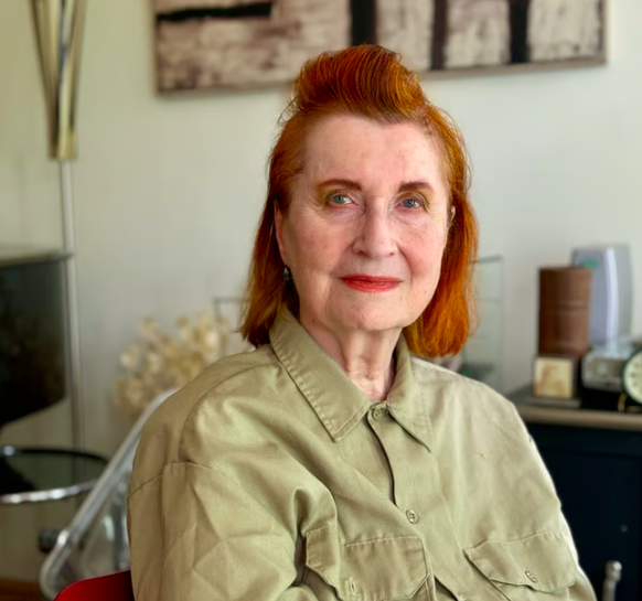 Λατρεύει τα ζώα, αλλά όχι τις τράπεζες: Elfriede Jelinek.