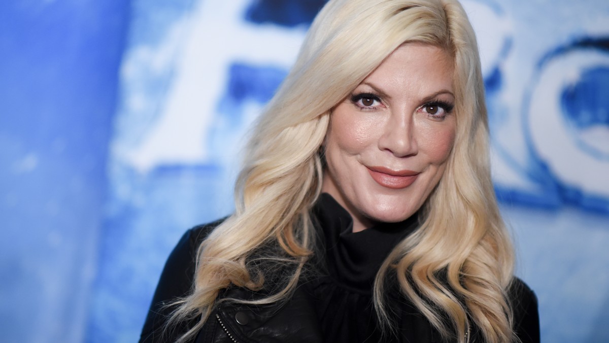 Actress Tori Spelling attends Frozen celebrity premiere presented by Disney On Ice held at the Staples Center on Thursday, Dec.10, 2015, in Los Angeles. (Photo by Richard Shotwell/Invision/A P)