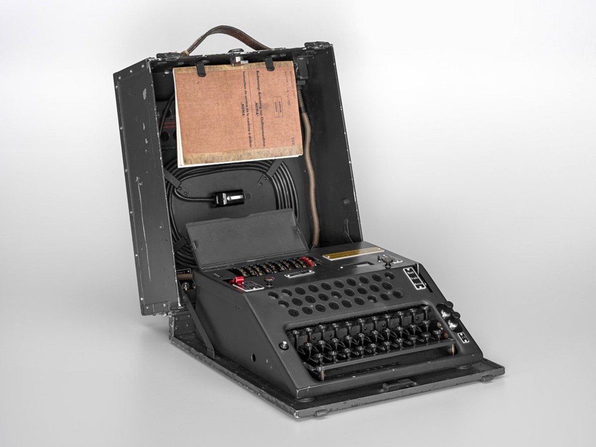 La Nema (abréviation de l’allemand «Neue Maschine»), utilisée à partir de 1948 par l’armée et jusque dans les années 1970 par le Département politique fédéral.