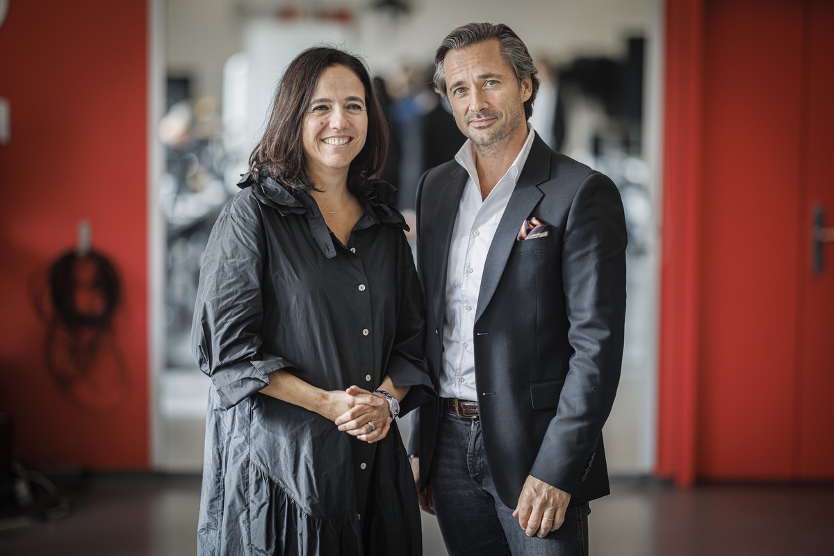 Swiss neuroscientist and neurosurgeon Jocelyne Bloch (left) and French neuroscientist Gregoire Courtine (right) pose during a press presentation, in Lausanne, Switzerland, Friday, November 3, 2023. In ...