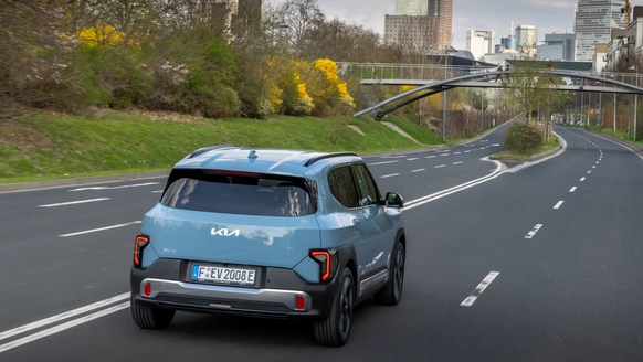 Gut für die Stadt: Der EV2 macht sich gut im urbanen Umfeld.