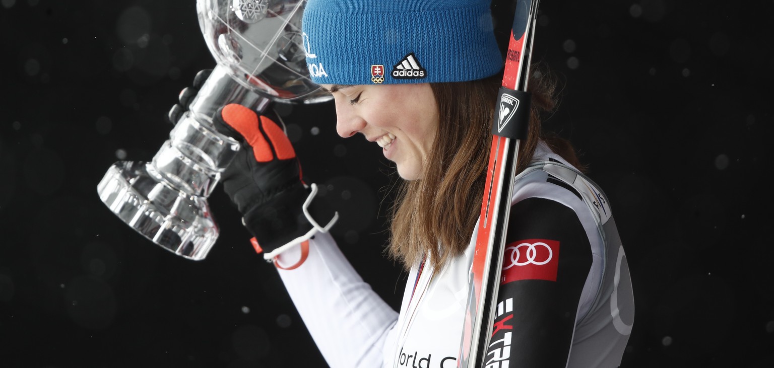 Slovakia&#039;s Petra Vlhova holds the trophy of the alpine ski, women&#039;s World Cup overall title, in Lenzerheide, Switzerland, Sunday, March 21, 2021. (AP Photo/Gabriele Facciotti)