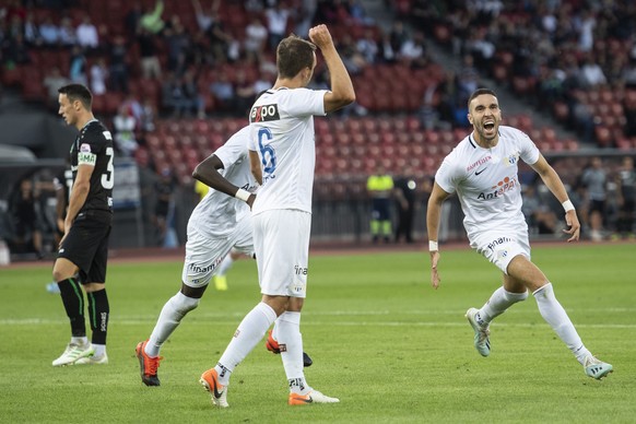 Zuerichs Mimoun Mahi, rechts, jubelt nach seinem 2:1 Tor im Fussball Meisterschaftsspiel der Super League zwischen dem FC Zuerich und dem FC St. Gallen im Letzigrund, am Mittwoch, 14. August 2019 in Z ...