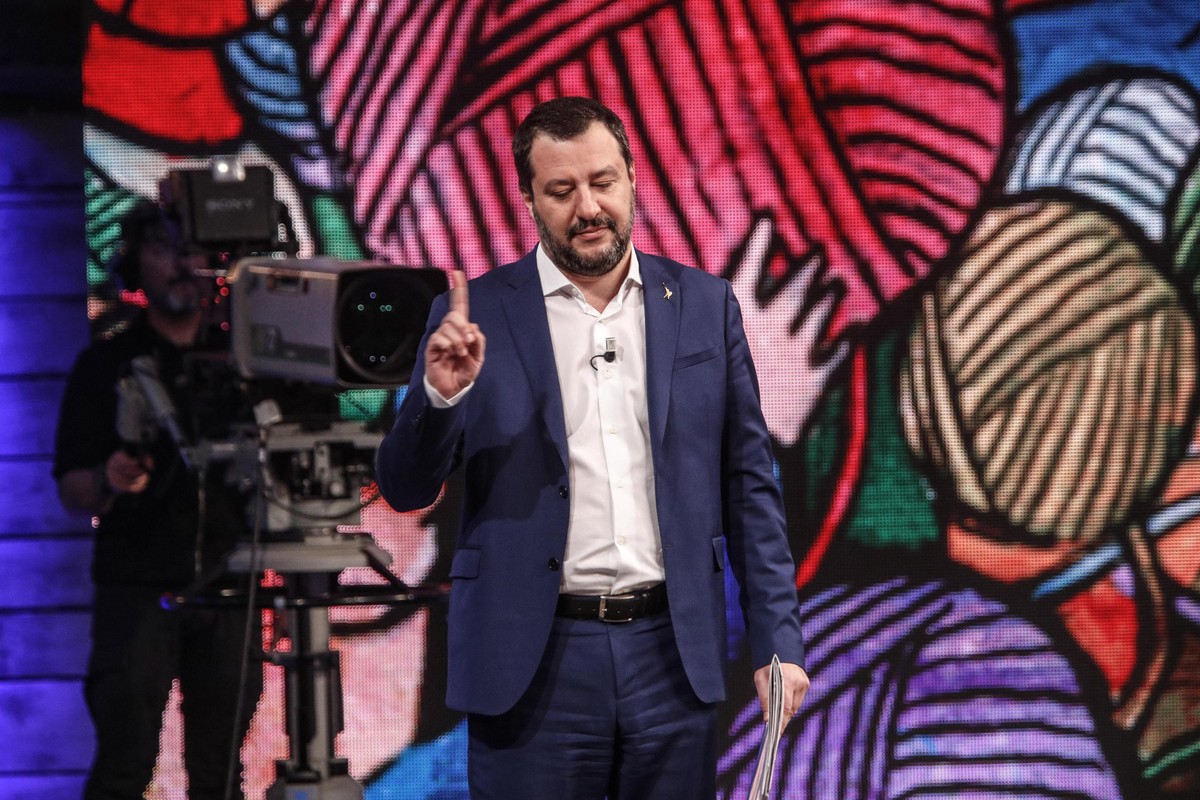 epa07330158 Italian Deputy Premier and Interior Minister, Matteo Salvini, speaks during the La7 Italian program 'di Martedì', conducted by Italian Journalist Giovanni Floris, in Rome, Italy, ...