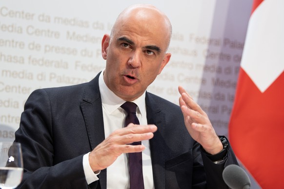 Bundesrat Alain Berset spricht an einer Medienkonferenz, am Mittwoch, 24. November 2021, in Bern. (KEYSTONE/Peter Schneider)