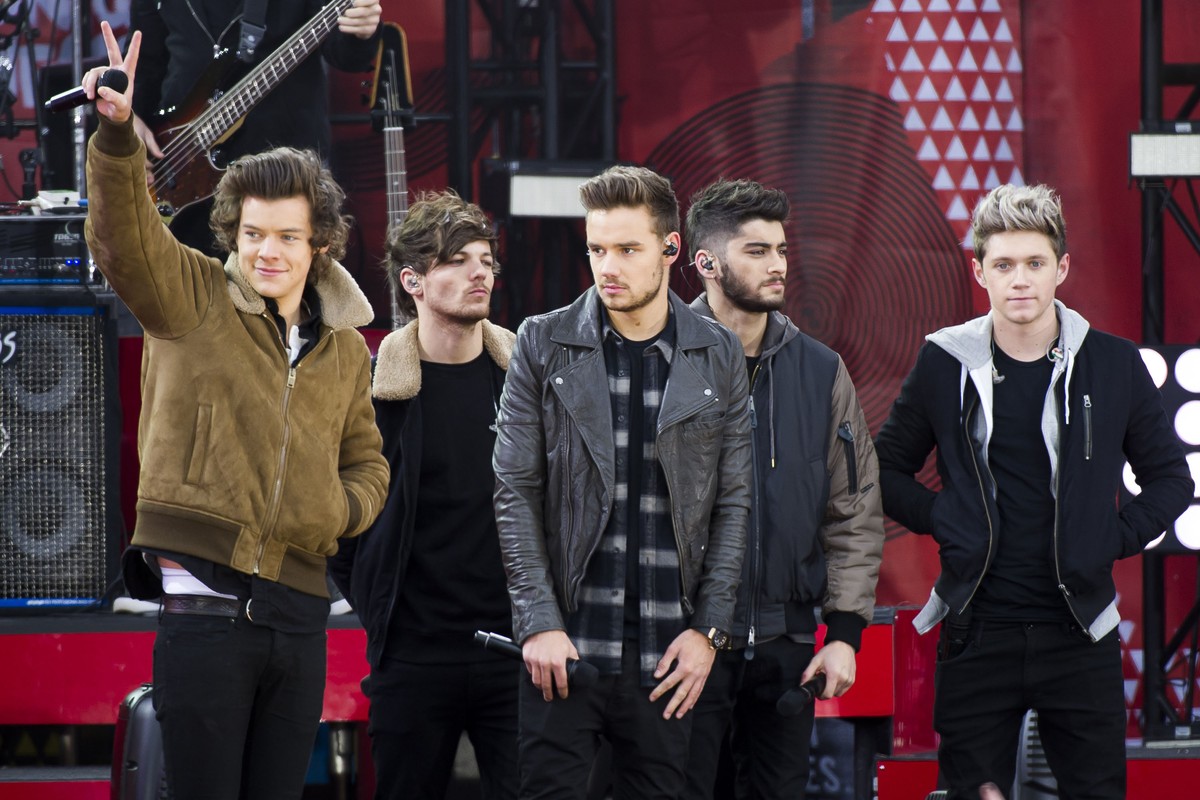FILE - This Nov. 26, 2013 file photo shows One Direction members, from left, Harry Styles, Louis Tomlinson, Liam Payne, Zayn Malik and Niall Horan on ABC's "Good Morning America"in New  ...