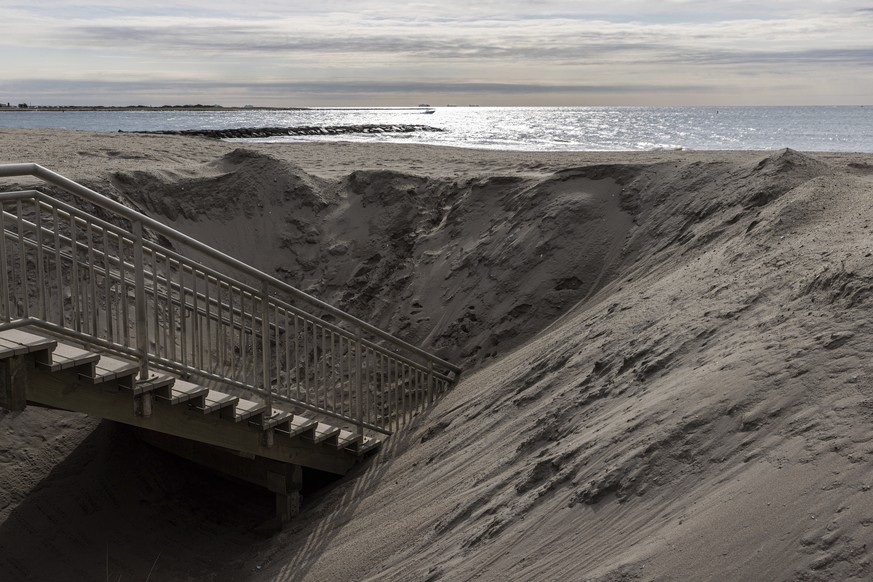 Artificial sand dunes block a beach entrance, Tuesday, Oct. 18, 2022, in Far Rockaway, N.Y. The U.S. Army Corps of Engineers&#039; Atlantic Shorefront Resiliency Project aims to construct a reinforced ...