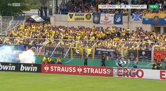 Lokomotive Leipzig gegen Eintracht Frankfurt – Lok-Fans werfen Pyros auf Rollstuhlfahrer