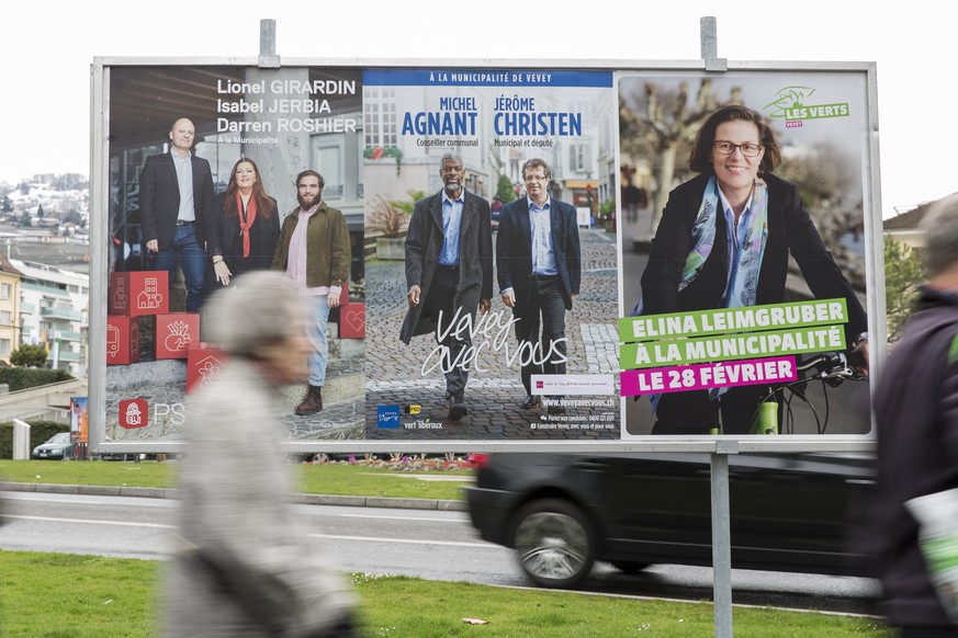 Des affiches de differents partis politiques invitent a voter pour leur liste. De gauche a droite Lionel Girardin, PS, Parti socialiste, Isabel Jerbia, PS, Parti socialiste, Darren Roshier, PS, Parti  ...