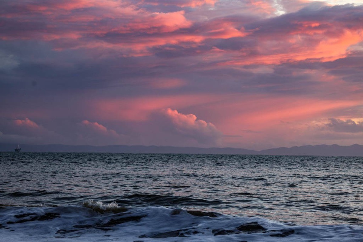 December 26, 2025, Montecito, Ca, USA: Beautiful, pink and blue sunset at Montecito��� s Butterfly Beach thanks to the mixture of clouds and sunlight following the harrowing holiday storm. Montecito U ...