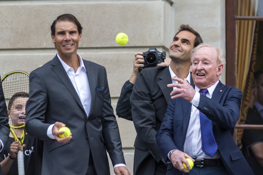 epa07850447 Team Europe&#039;s Rafael Nadal, left, Roger Federer, center, and former tennis player Rod Laver, right, throw balls to fans during the official welcome ceremony together with other tennis ...