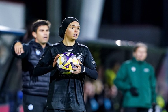 Netherlands: UEFA Women s Europa Cup, Ajax Amsterdam vs GC Frauenfussball, De Toekomst, Amsterdam: Imane Touriss 20 Grasshopper Club throw in *** Netherlands UEFA Women s Europa Cup, Ajax Amsterdam vs ...