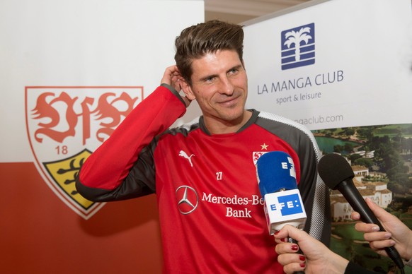 epa06416626 German forward Mario Gomez offers a press conference during his presentation as a new player of German Bundesliga club VfB Stuttgart at Principe Felipe Hotel in Cartagena, Murcia, south ea ...