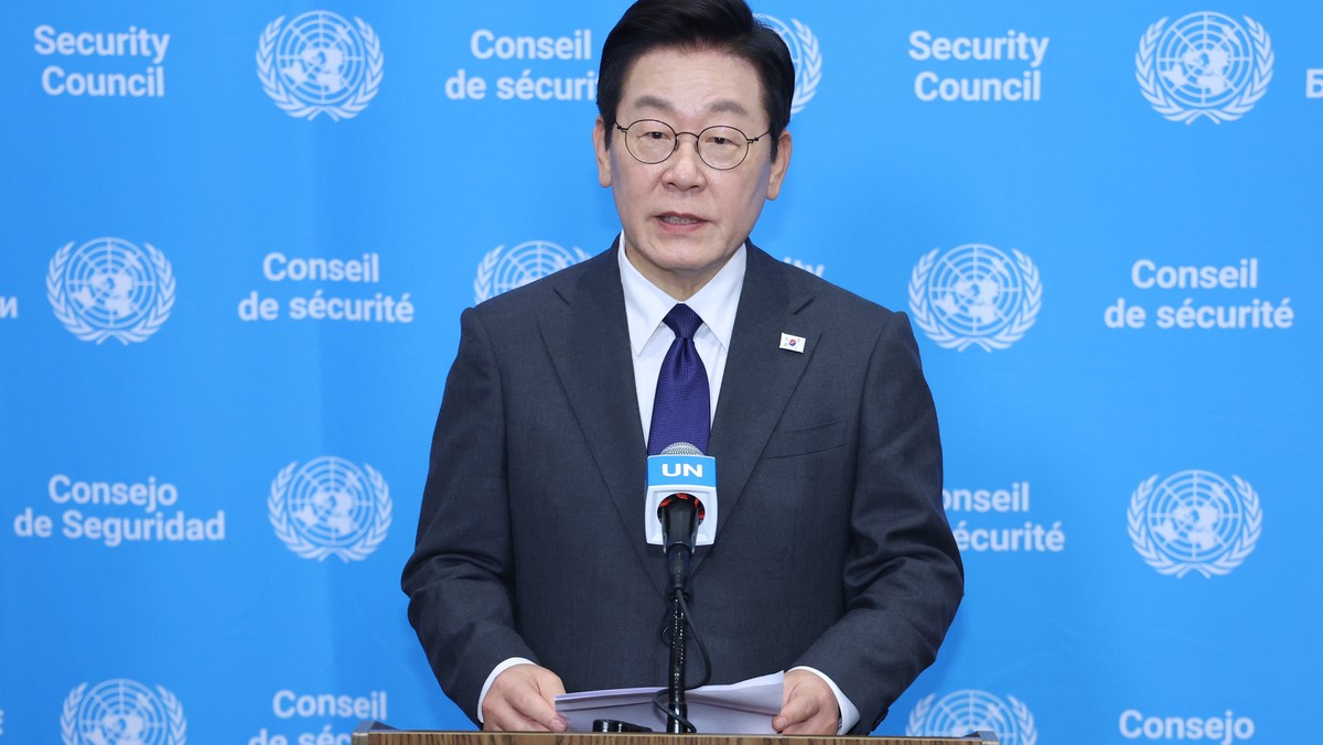 epa12403161 South Korean President Lee Jae Myung attends a press conference at U.N. headquarters in New York, USA, 24 September 2025. Lee will preside over an open debate of the U.N. Security Council  ...