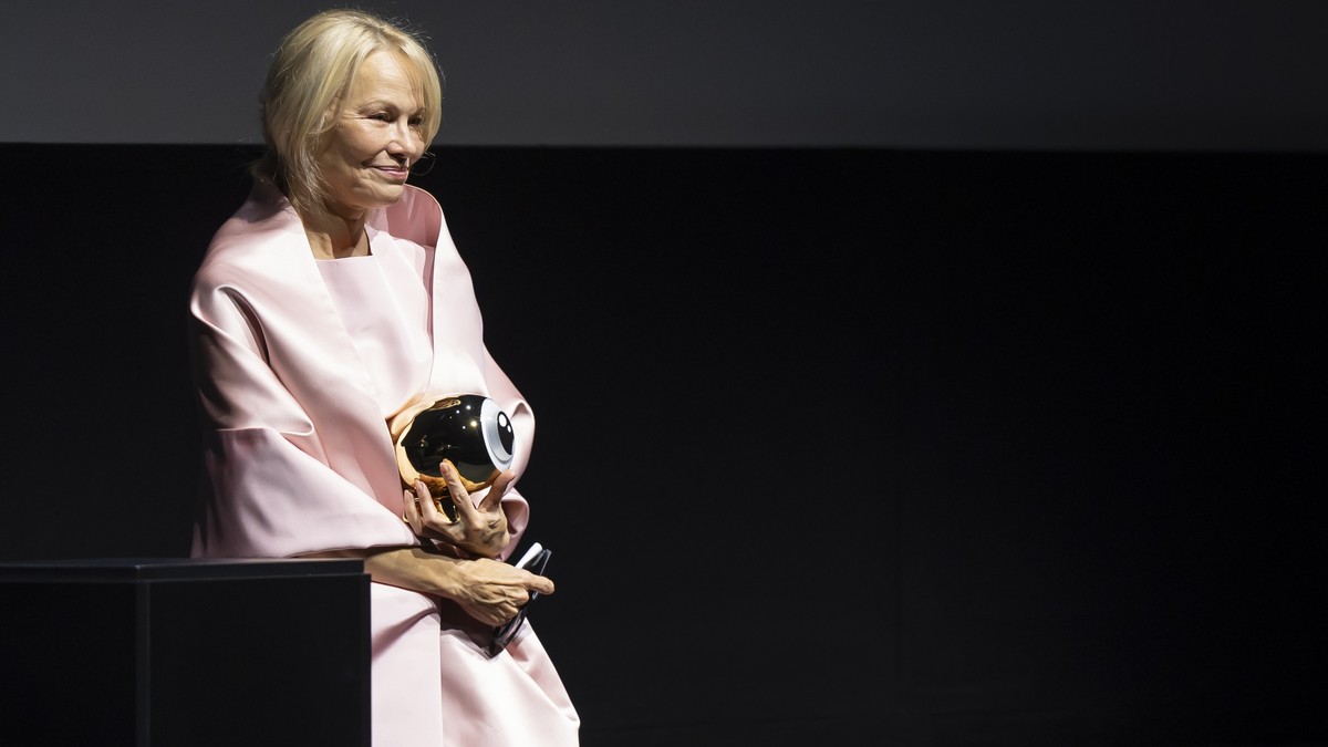 Pamela Anderson homenageada por sua carreira no Festival de Cinema de Zurique
 #ÚltimasNotícias #Suiça