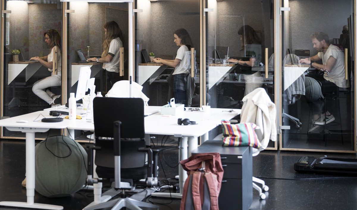 Boostbar Mitarbeiter arbeiten in ihrem Buero, fotografiert am Donnerstag, 21. September 2023 in Zuerich. Boostbar ist in der Vending Industrie taetig und vermietet Verfplegungsautomaten mit Mahlzeiten ...