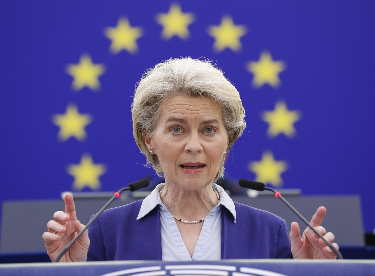 epa10000548 European Commission President Ursula von der Leyen delivers a speech on 'The rule of law and the potential approval of the Polish national Recovery Plan (RRF)', at the European P ...