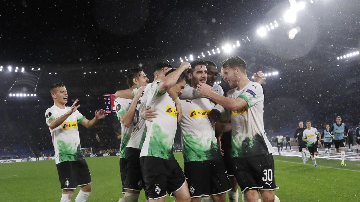 Moenchengladbach's Lars Stindl, third from right, celebrates with his teammates after scoring his side's opening goal during the Europa League group J soccer match between Roma and Borussia  ...