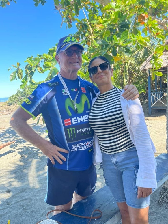 Maria und Martin S. am Strand von Baracoa.