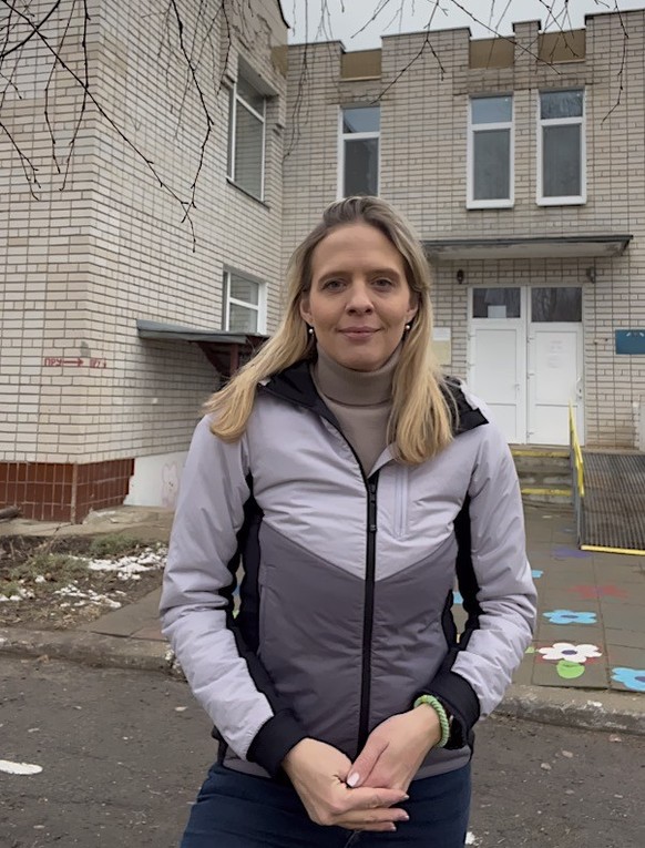 Luzia Tschirky im Februar 2025 im zentralukrainischen Ort Dikanka.