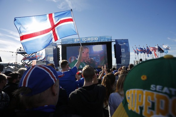 epa05406246 Iceland supporters during the public viewing in Reykjavik, Iceland, 03 July 2016, of the UEFA EURO 2016 quarter final match between France and Iceland. EPA/EYTHOR ARNASON ICELAND OUT
