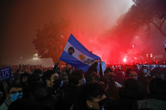 November 26, 2020, Napoli, CAMPANIA, ITALIA: 11/26/2020 Naples, After Maradona s death the Neapolitans to remember him have spread banners in many points of the city and gathered outside the stadium t ...