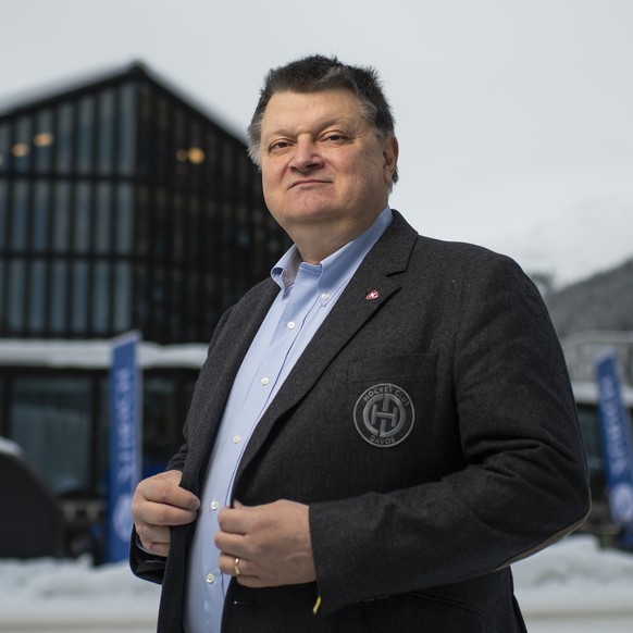 ARCHIV - ZUM KEYSTONE-SDA-TEXT UEBER DEN HC DAVOS-PRAESIDENTEN GAUDENZ DOMENIG STELLEN WIR IHNEN FOLGENDES BILD ZUR VERFUEGUNG - Gaudenz F. Domenig, president of HC Davos, poses at the 93th Spengler C ...