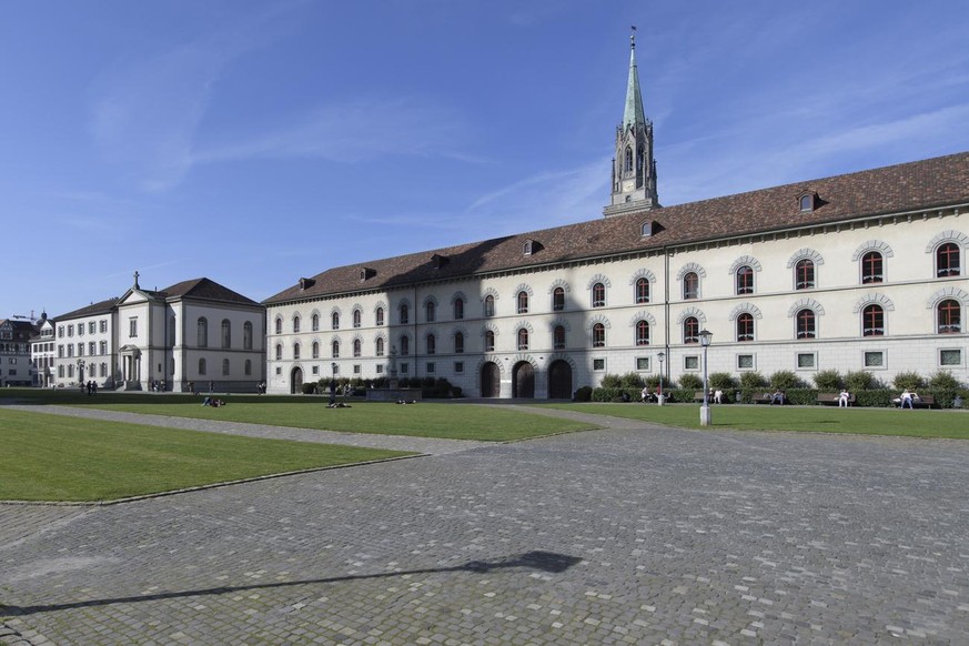 The Schutzengelkapelle (left) at Klosterhof 2 and the Court of Appeal (right) at Klosterhof 1 in St. Gallen, Switzerland, pictured on October 19, 2017. (KEYSTONE/Gian Ehrenzeller)

Die Schutzengelkape ...