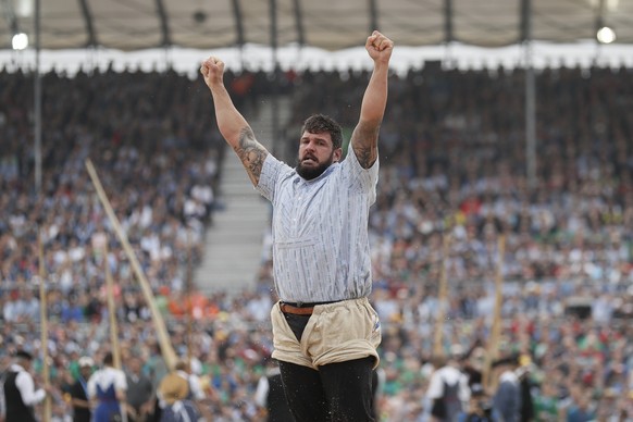 Michael Bless reagiert im 1. Gang am Eidgenoessischen Schwing- und Aelplerfest (ESAF) in Zug, am Samstag, 24. August 2019. (KEYSTONE/Alexandra Wey)