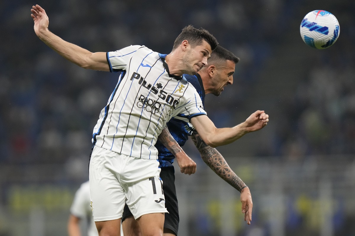 Atalanta's Remo Freuler jumps for the ball during an Italian Serie A soccer match between Inter Milan and Atalanta, at the San Siro stadium in Milan, Italy, Saturday, Sept. 25, 2021. (AP Photo/Lu ...