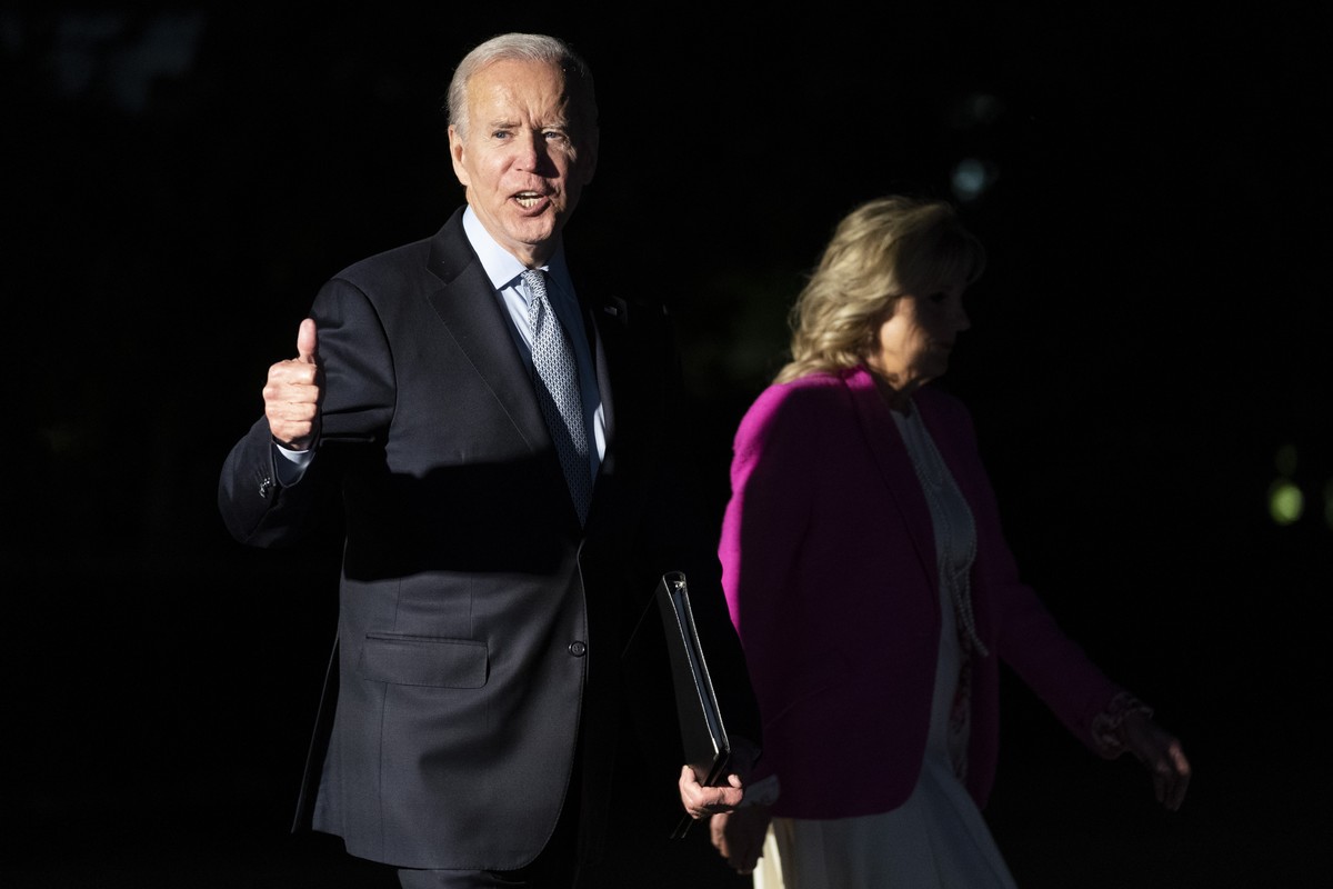 President Joe Biden and first lady Jill Biden walk to board Marine One on the South Lawn of the White House, Monday, Nov. 7, 2022, in Washington. (AP Photo/Evan Vucci)
Joe Biden,Jill Biden