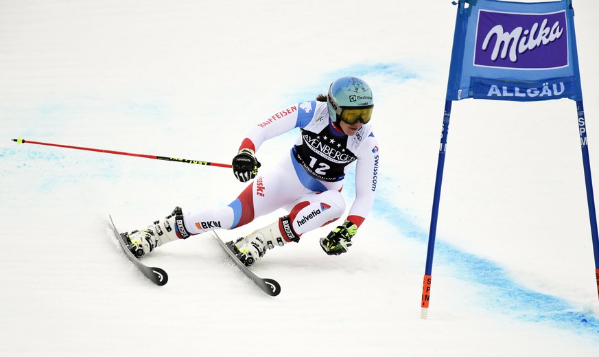 epa06590940 Wendy Holdener of Switzerland in action during the first run of the Women&#039;s Giant Slalom race at the FIS Alpine Skiing World Cup in Ofterschwang, Germany, 09 March 2018. EPA/DANIEL KO ...