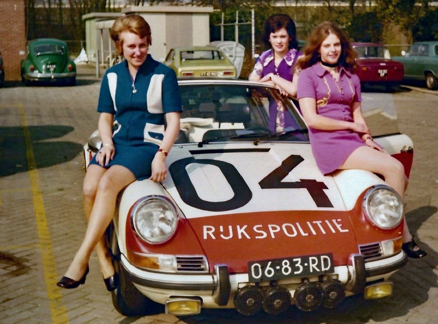 1971 Porsche 911 Targa 
https://www.rijkspolitie.nl/alex-1204/attachment/911-targa-06-83-rd-alex-1204-04/#main