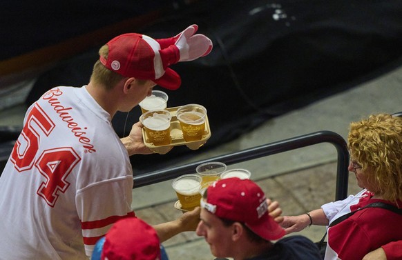 Fans drink beer in the Arena in the preliminary round match USA - GERMANY 6-3 of the IIHF Ice hockey, Eishockey World Championship, WM, Weltmeisterschaft Group B in Jyske Bank Boxen Arena in Herning,  ...
