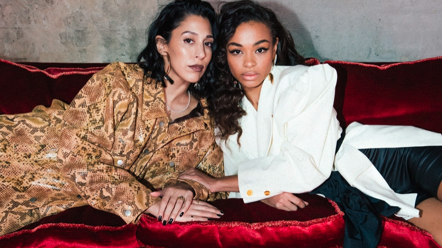Gizem Adiyaman und Lucia Luciano sind zusammen das DJ-Duo Hoe_mies. Mit ihren HipHop-Partys, die ganz bewusst für feministische und queere Menschen sind, haben sie die Partyszene in Berlin revolutioni ...
