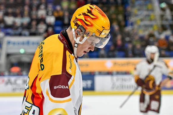PostFinance Top Scorer Jesse Puljujaervi (GSHC) disappointed, during the regular season National League game between HC Ambri Piotta and Geneve Servette HC at the ice stadium Gottardo Arena, Switzerla ...