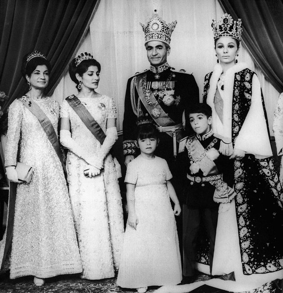 IRAN - FEBRUARY 02: From left to right: Ashraf Pahlavi, Princess Shahnaz Pahlavi, His Imperial Highness Shahanshah Arya Mehr, The Empress of Iran Farah Diba, Princess Farahnaz and Crown Prince Reza-Pa...