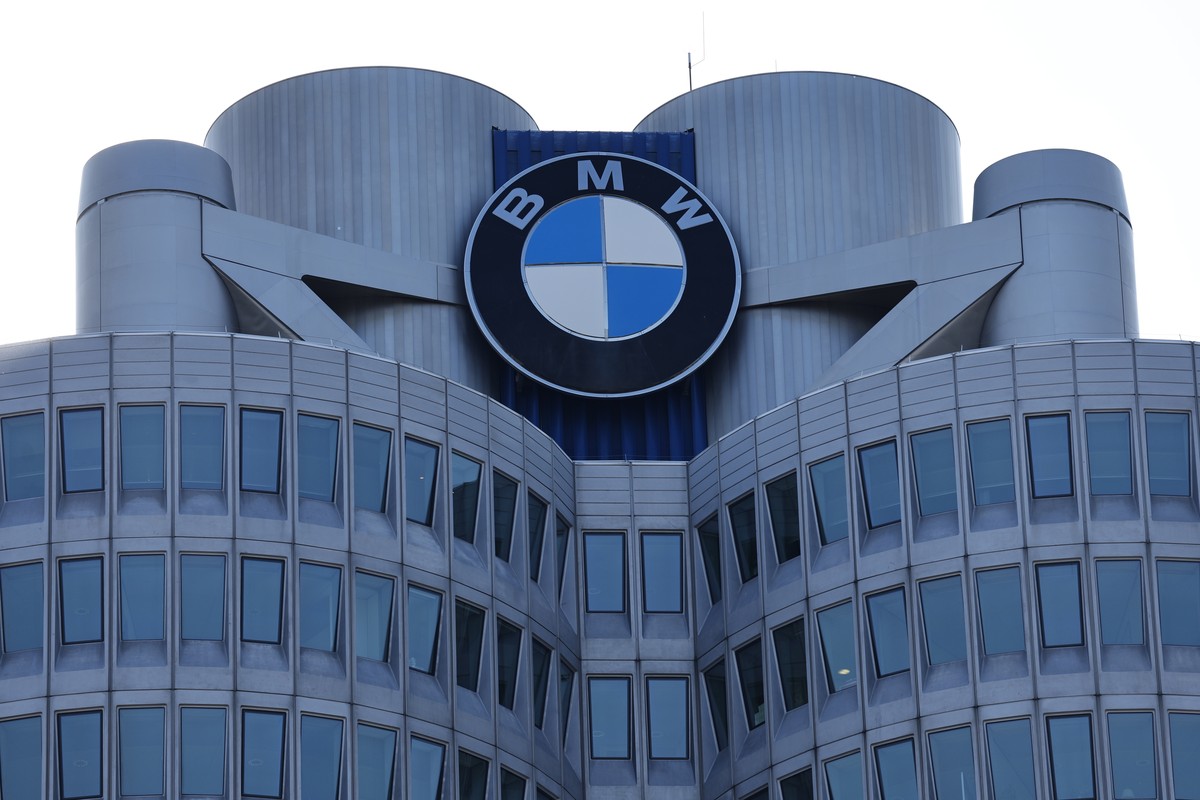 epa13140998 A view of the headquarters of German automaker BMW in Munich, Germany, 30 July 2026. BMW plans to cut up to 8,000 jobs worldwide to reduce costs by the end of 2027. EPA/ANNA SZILAGYI