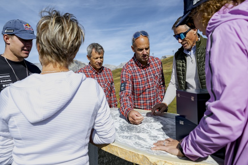 Franjo von Allmen, skieur suisse, Erika Hess, ancienne skieuse suisse, Claude-Alain Schmidhalter, president du comite directeur de Crans-Montana 2027, Didier Defago, CEO de Crans-Montana 2027, Pirmin  ...