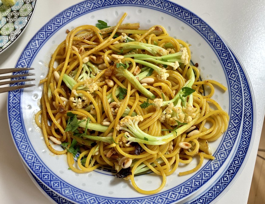 schaut mal wie oft ich diese fucking bilder uploaden musste bis sie endlich klein genug für unser fucking bilder tool waren fioretti blumenkohl spaghetti sizilien kochen essen food